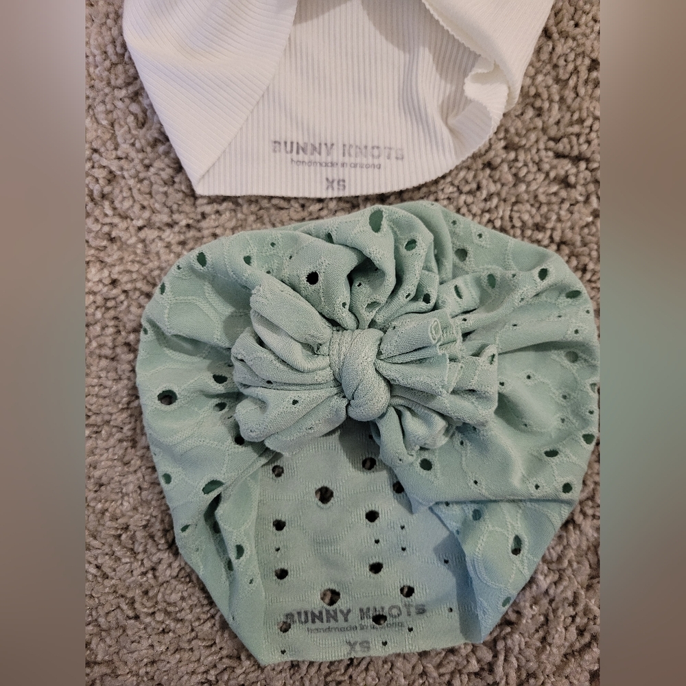 Bunny Knots Baby Heas - Picture 2 of 3